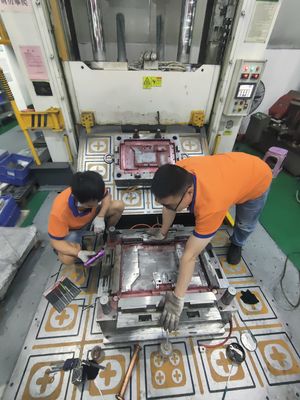 自動車金型プラスチック射出成形